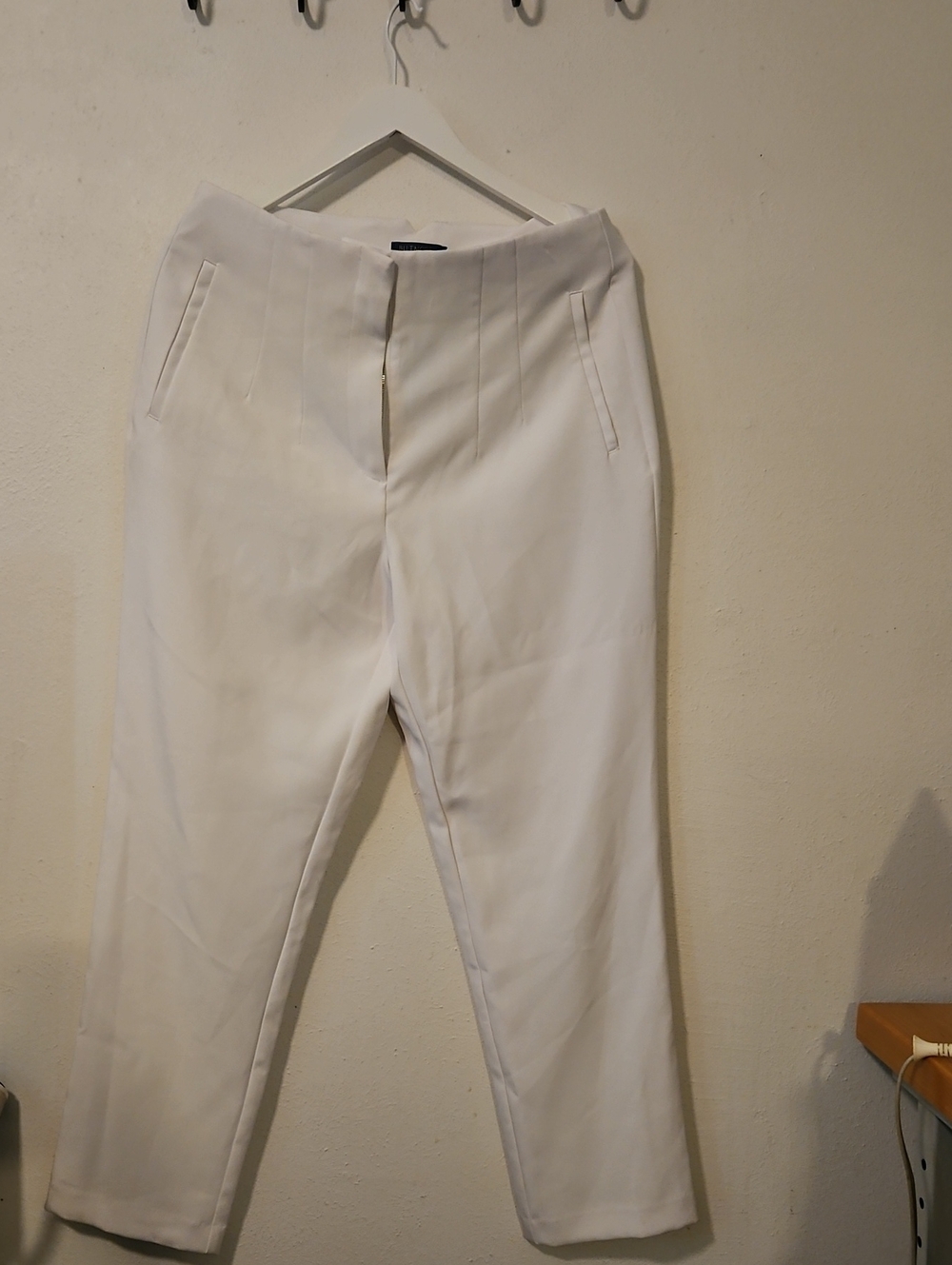 Biltmore Women's White Trousers Pants 10 New